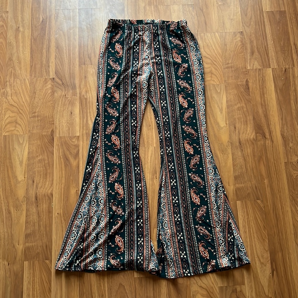 Wide leg patterned palazzo pants. Size Large